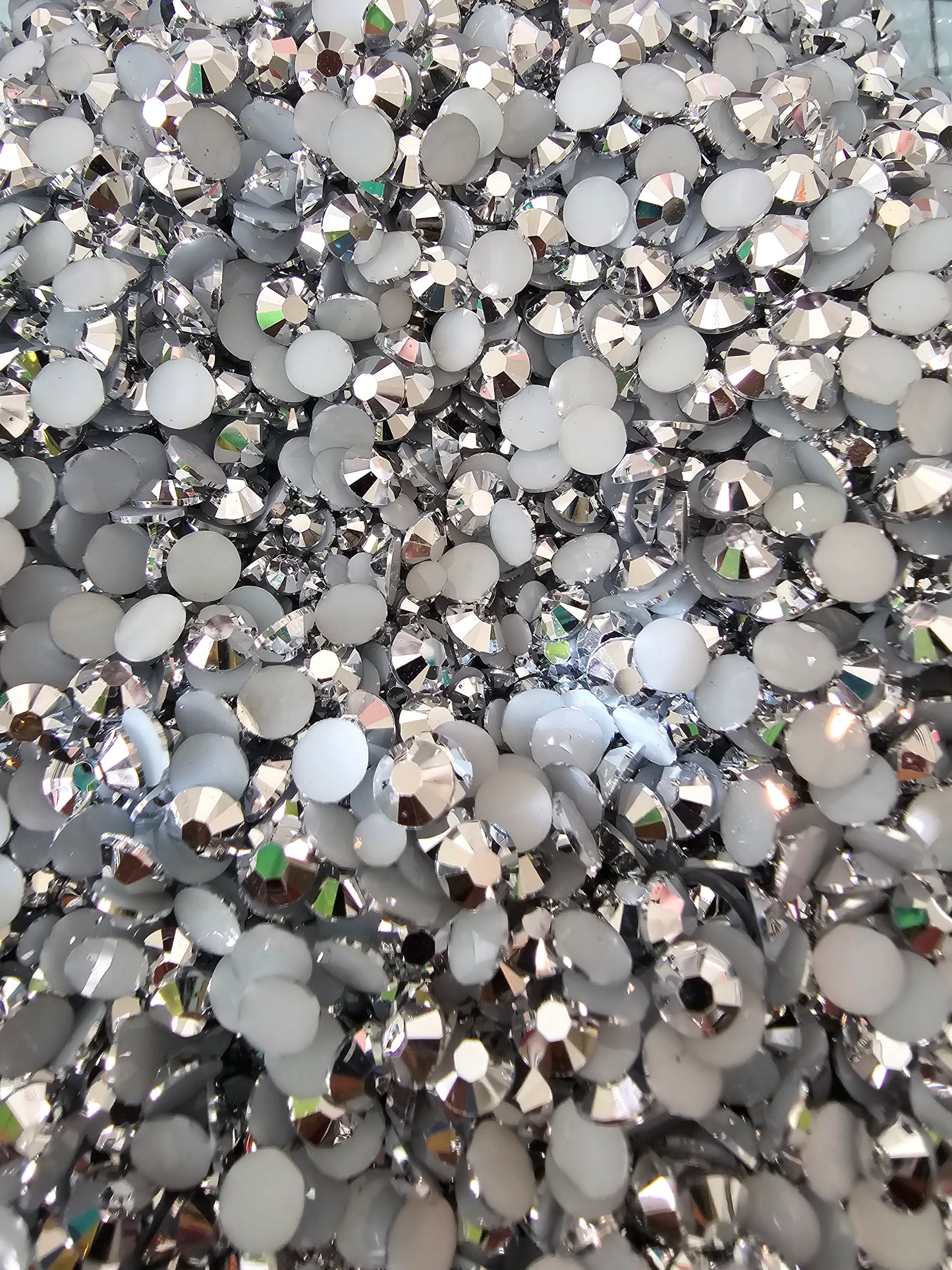 Mine Silver Resin Rhinestones