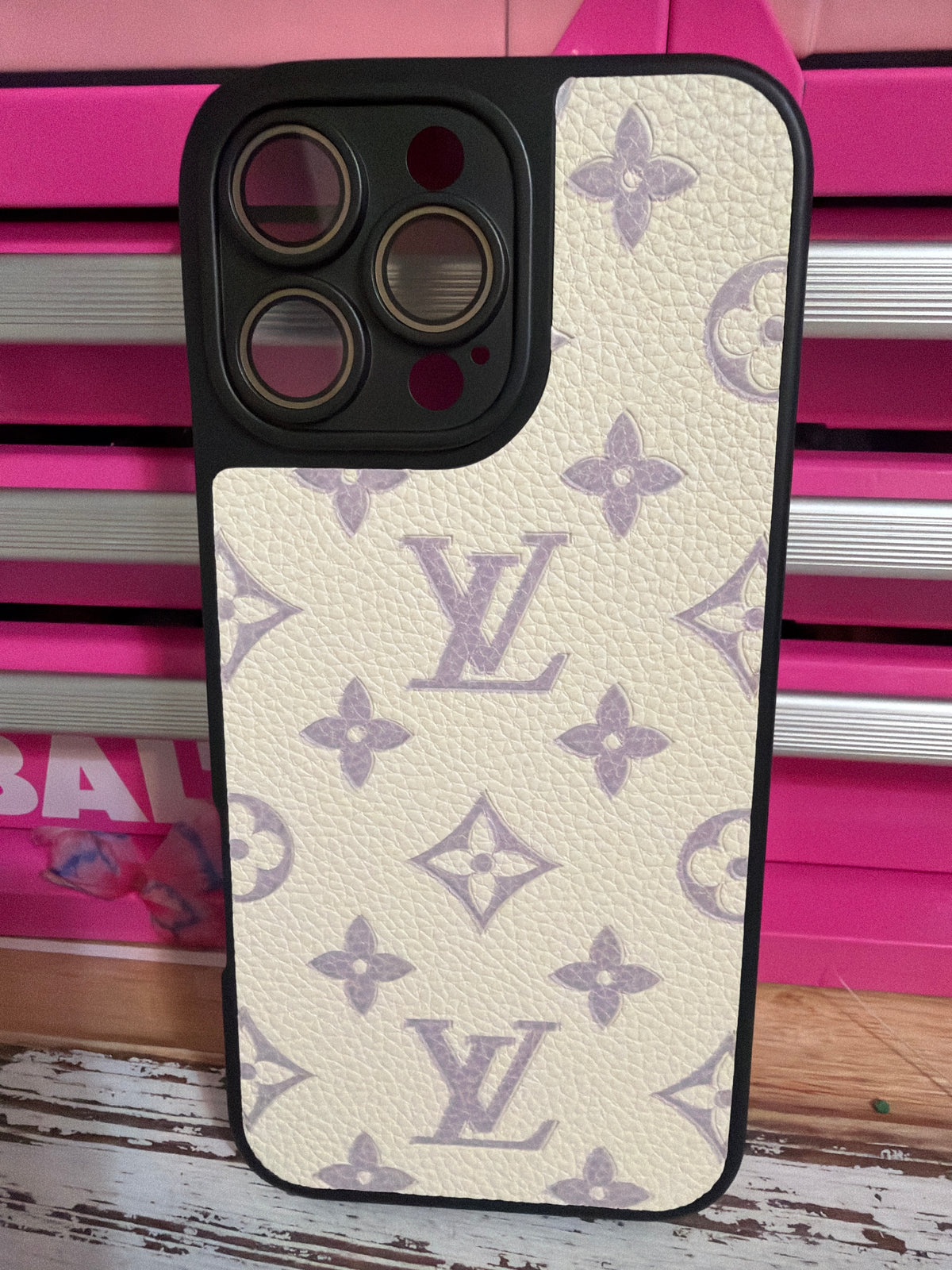 Cream white w/ logo print