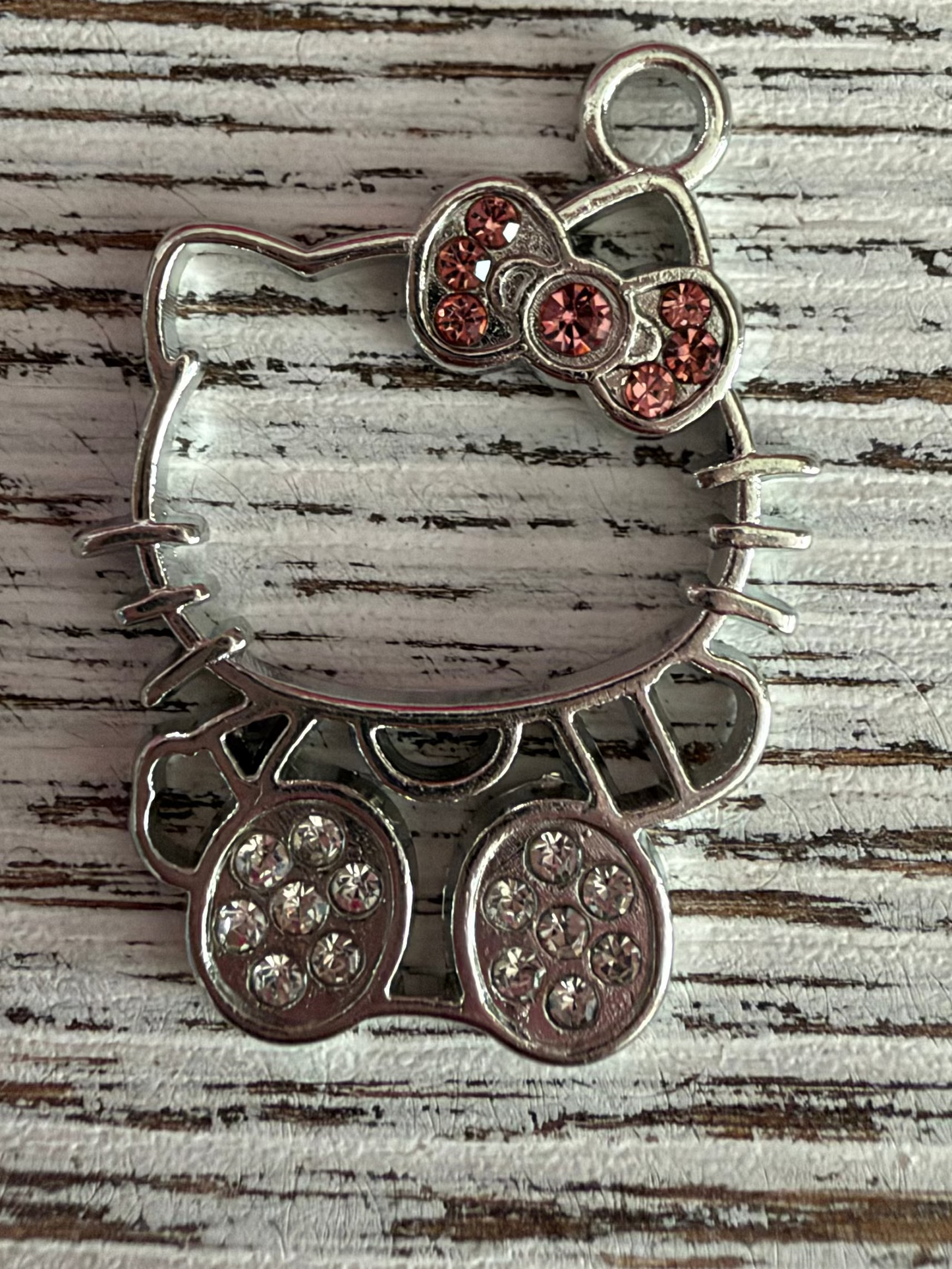 HK hollow charm